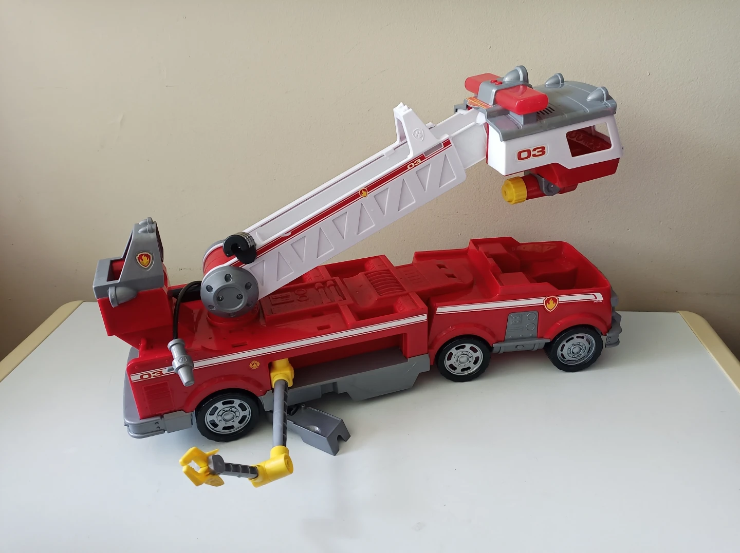 PAW Patrol Ultimate Rescue Fire Truck with 2 Ft. Ladder