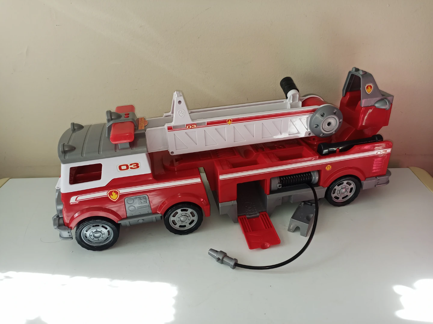 PAW Patrol Ultimate Rescue Fire Truck with 2 Ft. Ladder - photo 2