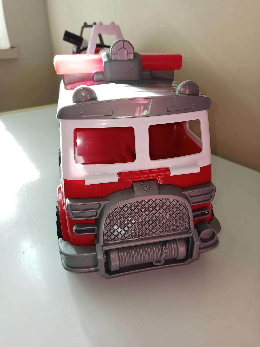 PAW Patrol Ultimate Rescue Fire Truck with 2 Ft. Ladder - photo 3