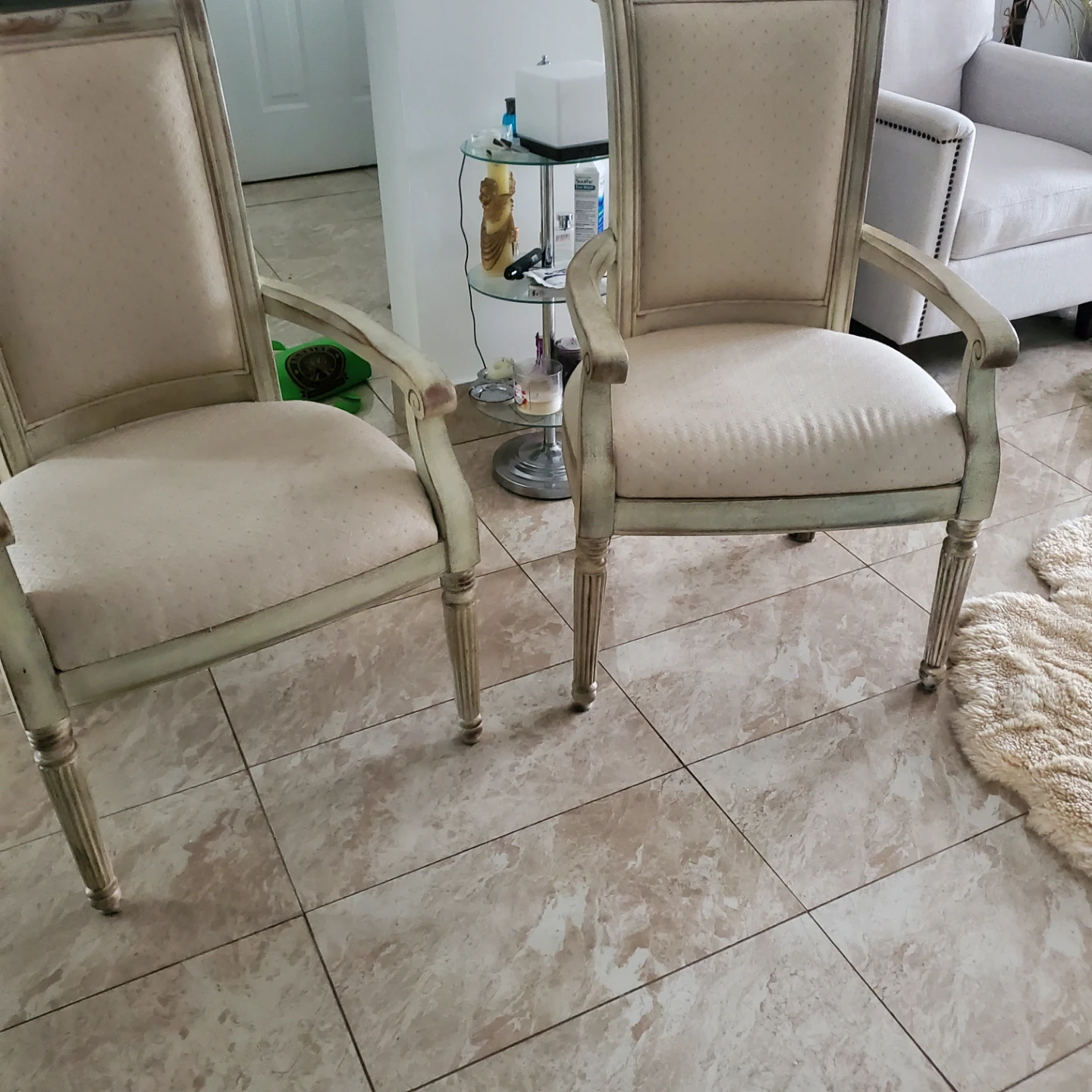 Pair of Cream Upholstered Armchairs - photo 2