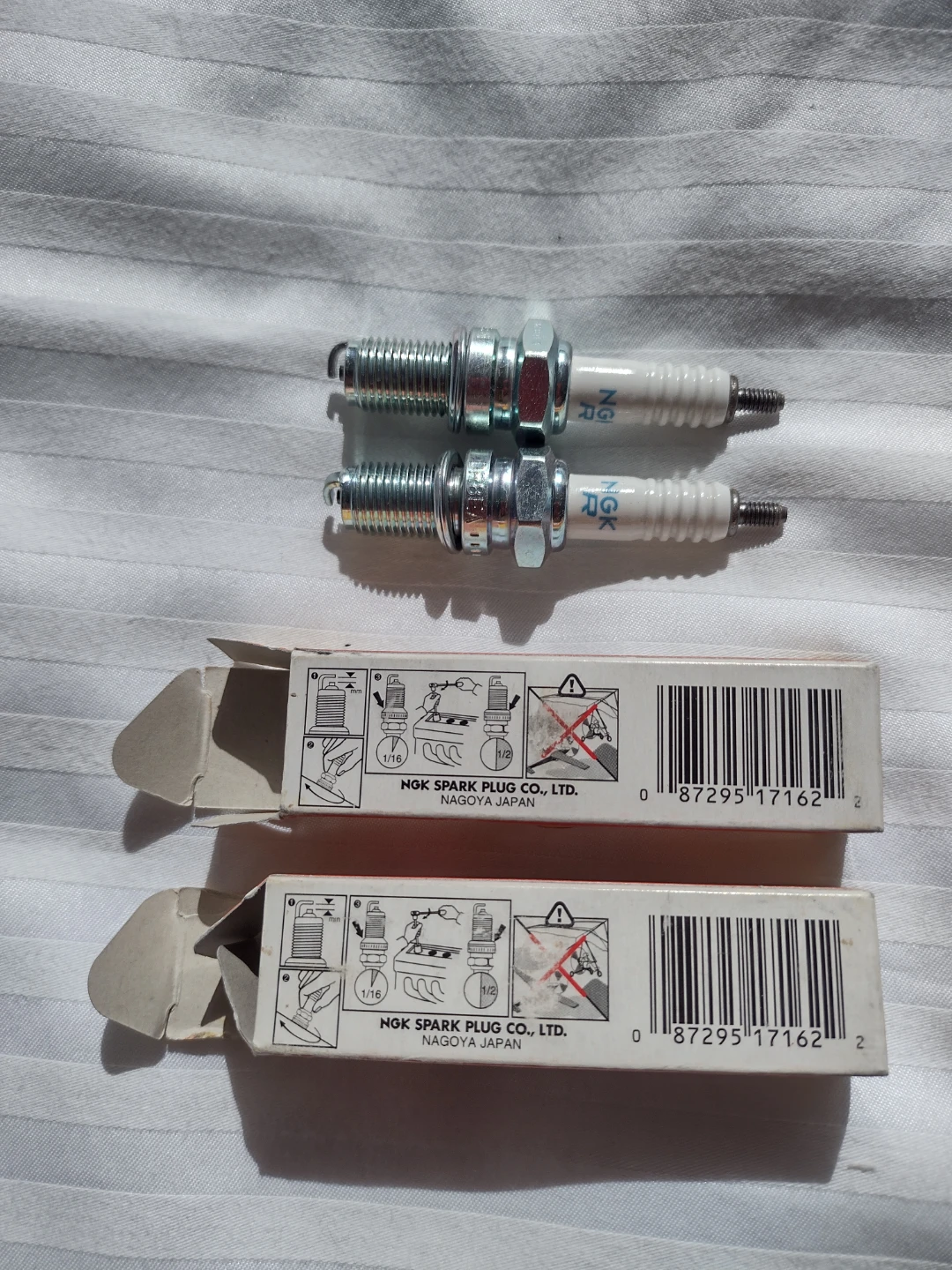 NGK DR8EA Spark Plugs - Set of 2 - photo 3