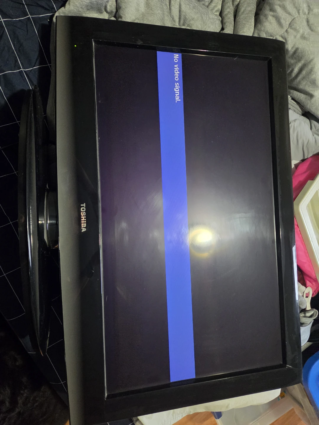 Toshiba 32" Flat Screen TV - photo 2