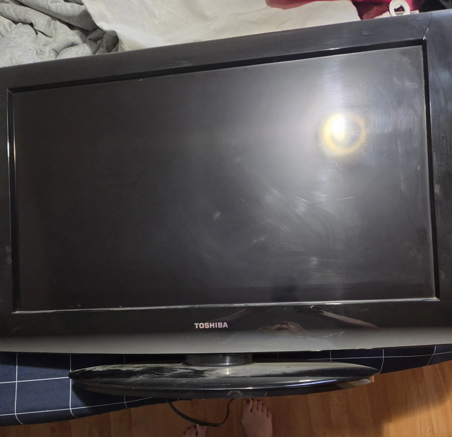 Toshiba 32" Flat Screen TV - photo 3