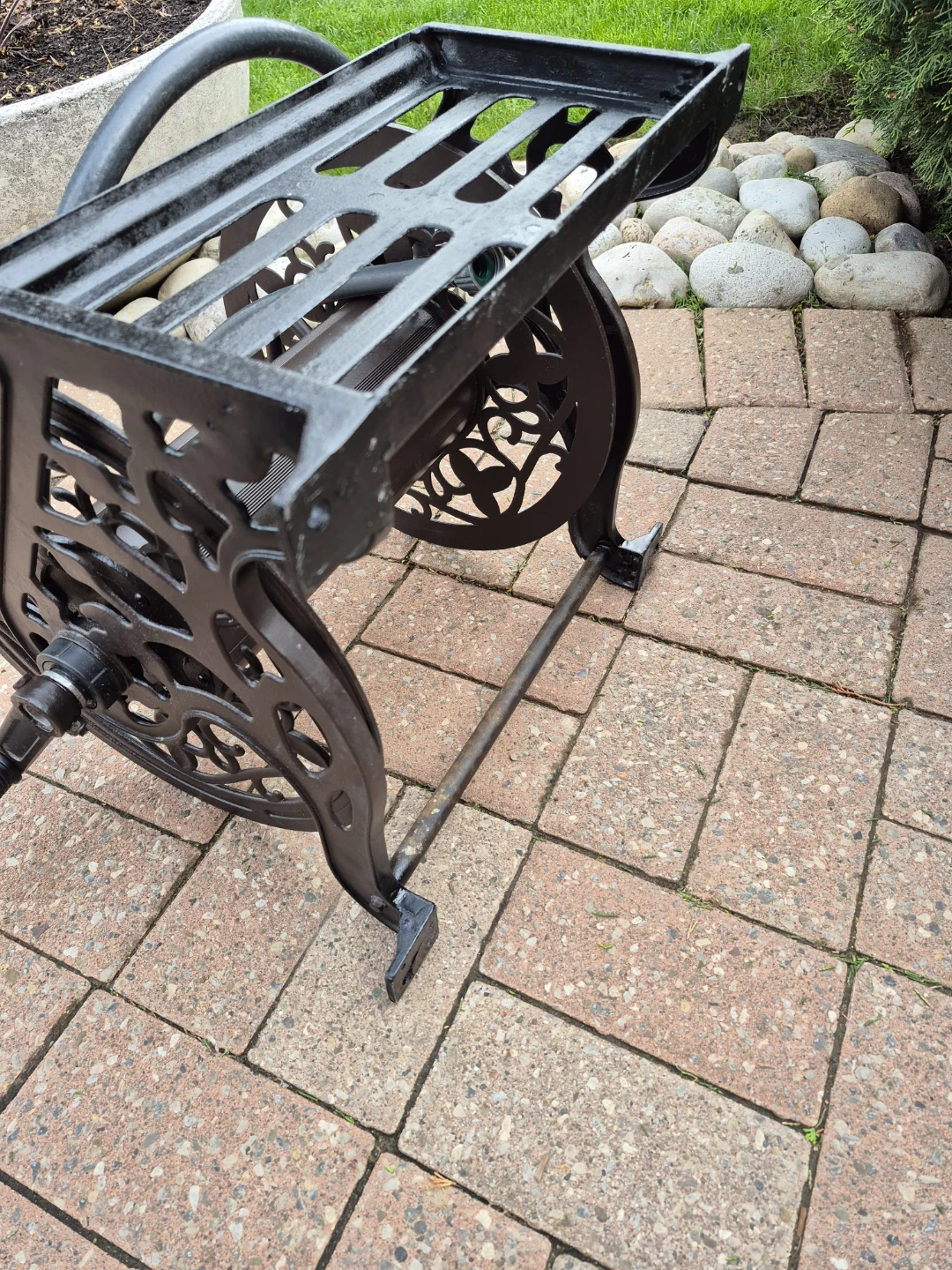 Beautiful Decorative Metal Garden Hose Reel Holder - photo 3