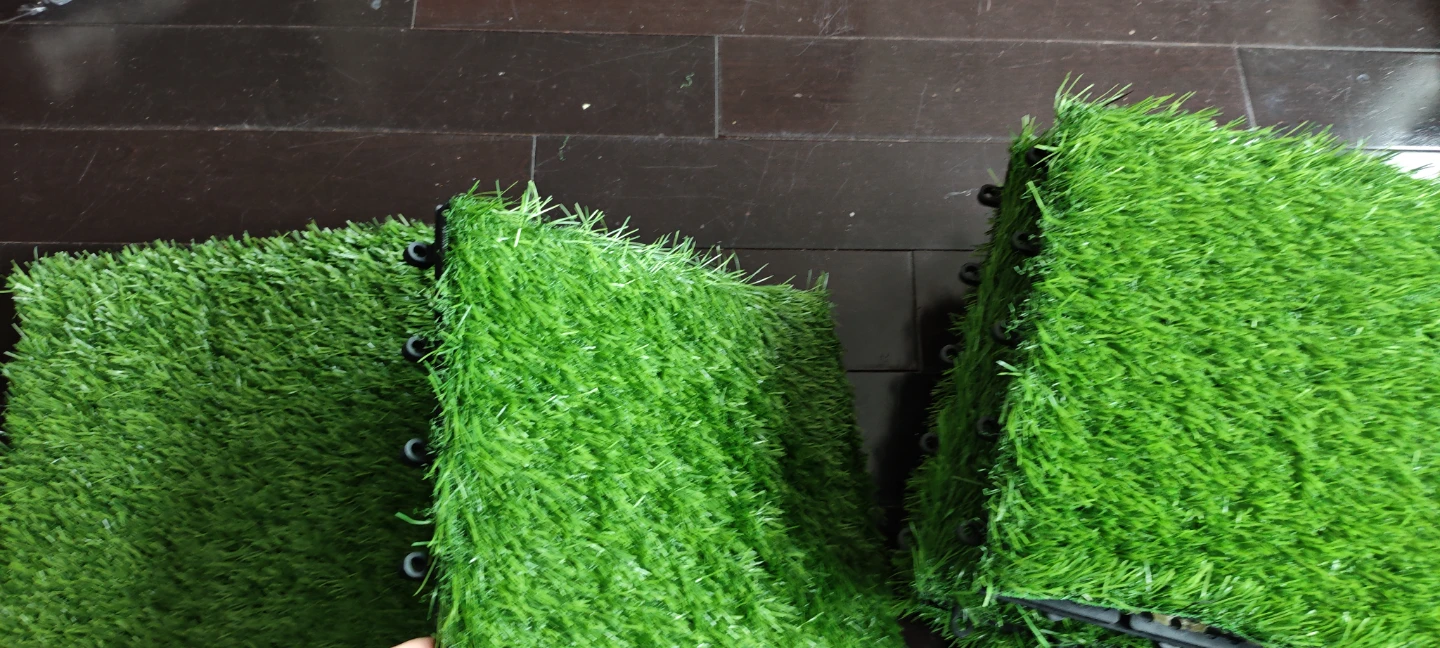 1'*1' Artificial Grass Tiles with Interlocking Base (Set of 10) - photo 3
