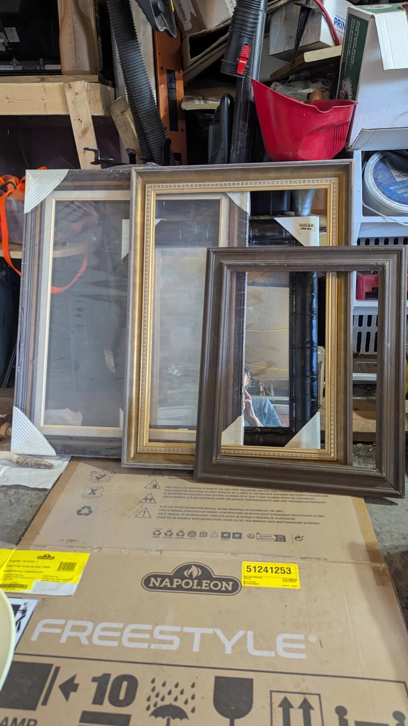 Mixed Lot of Picture Frames and Decorative Trims - photo 4