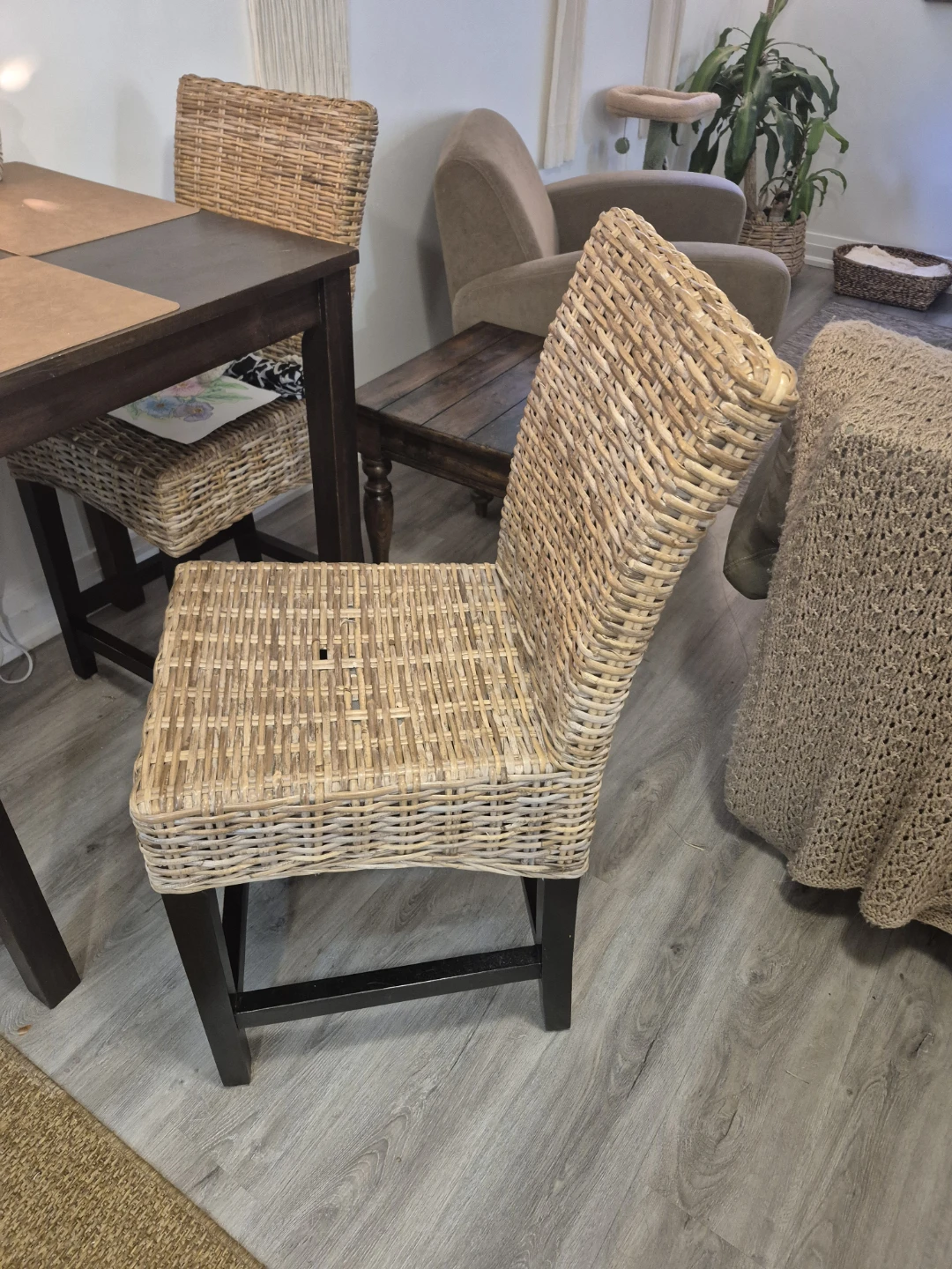 Wood dining table and wicker stools - photo 2