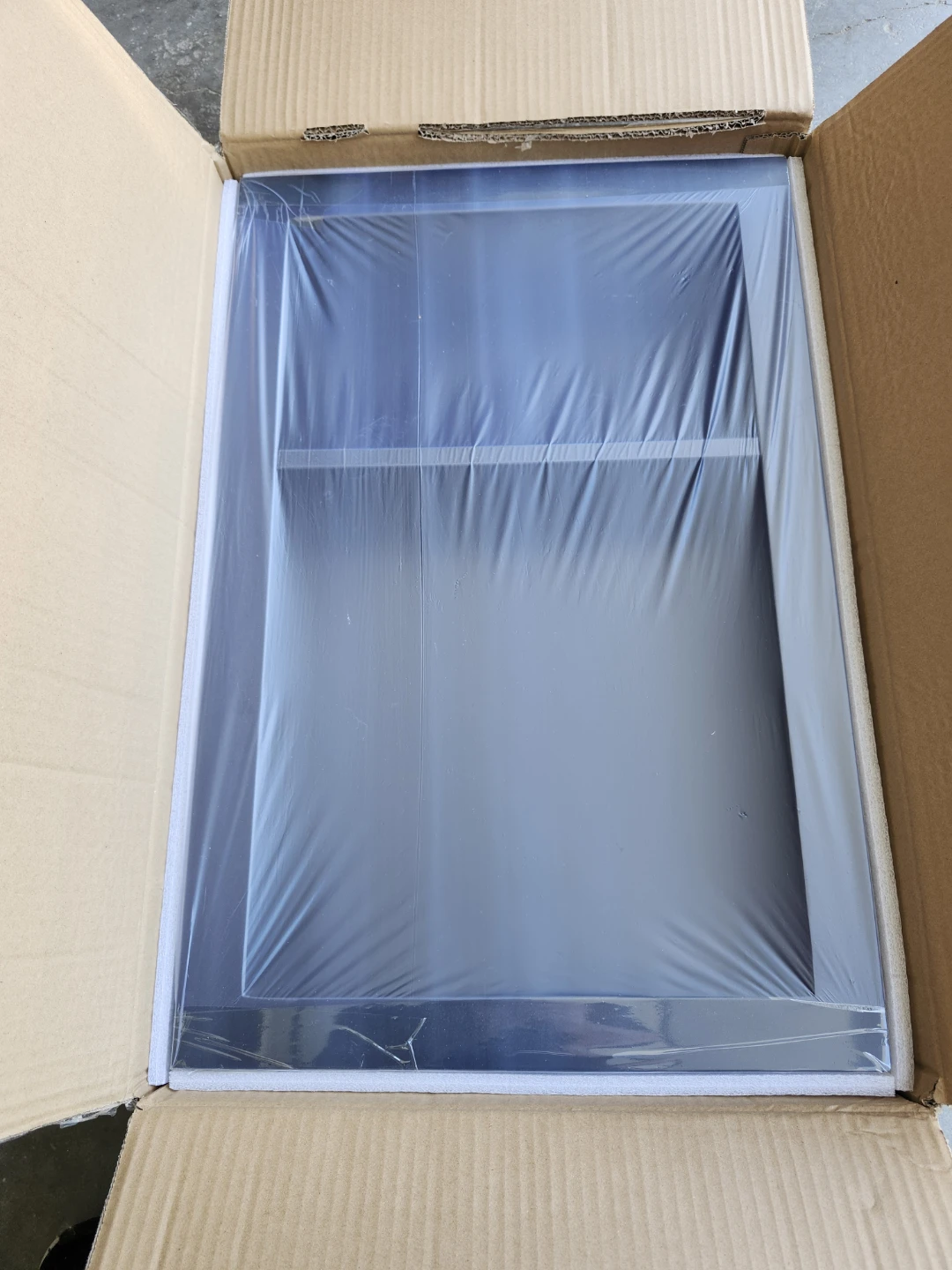 BLACK SHOWER NICHE