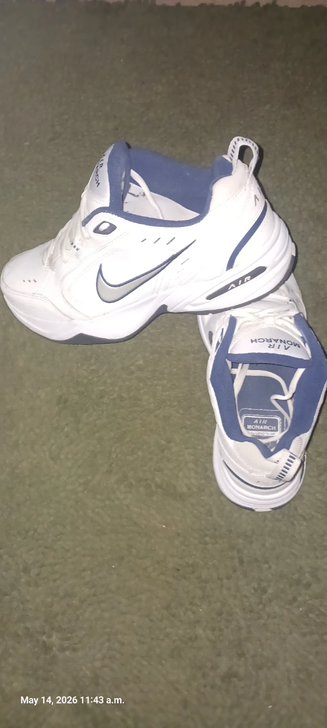 Men's Like NEW Nike Monarch Running shoes - photo 3