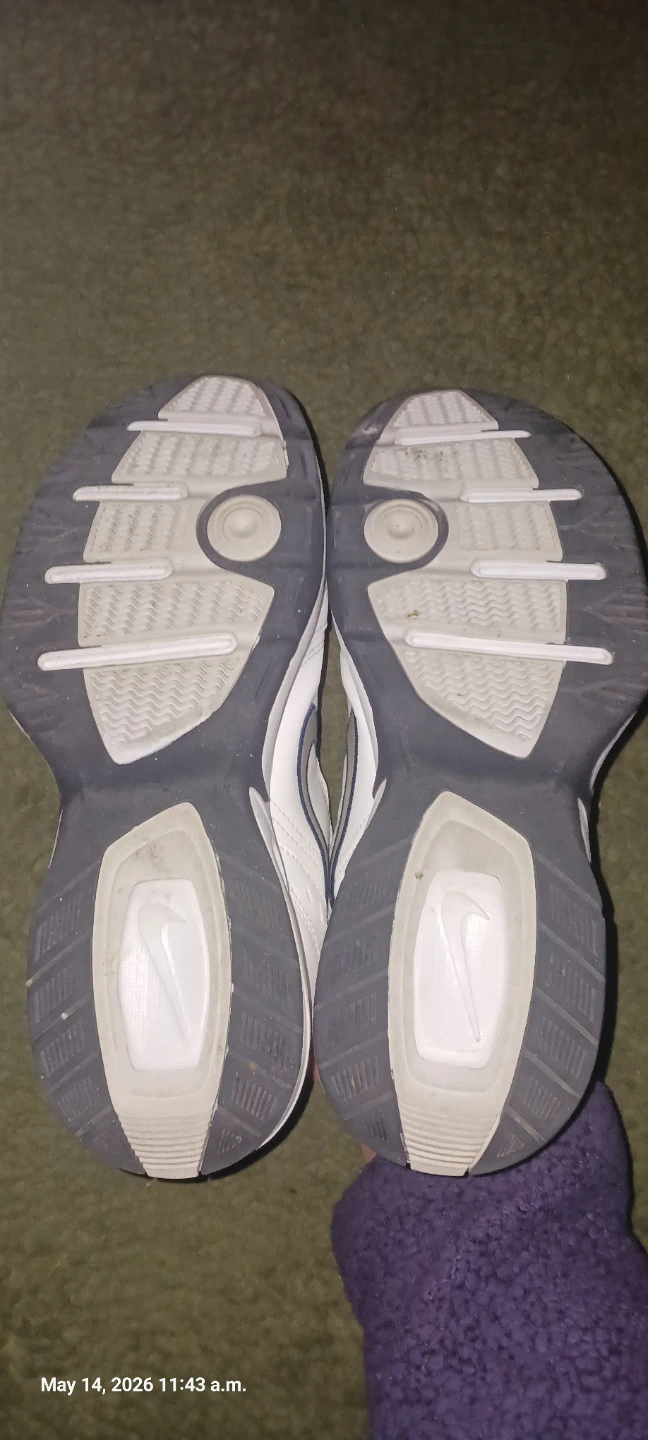 Men's Like NEW Nike Monarch Running shoes - photo 4