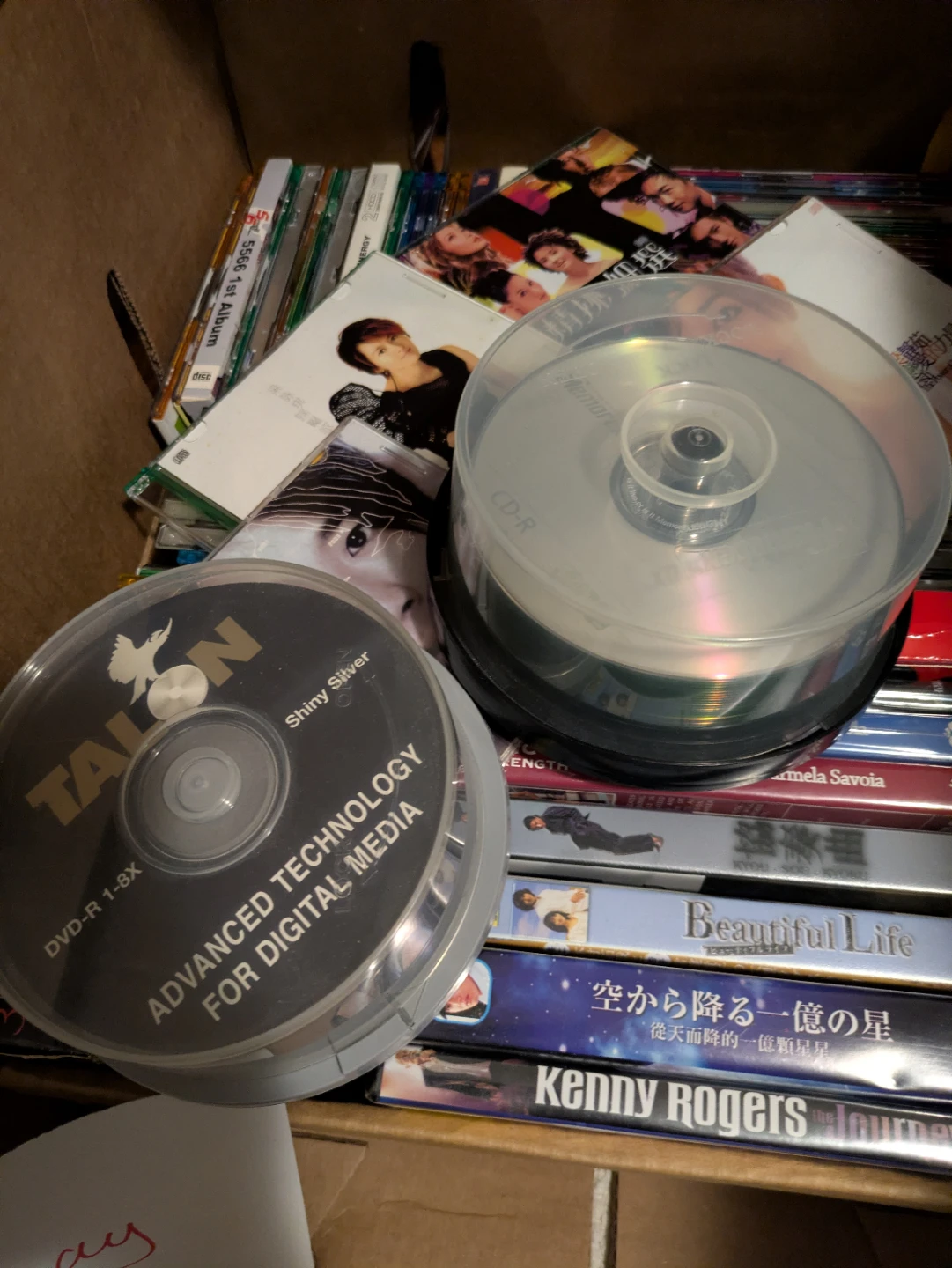 Mixed Canto/mandarin pop CDs, DVDs, and Recordable discs - photo 2
