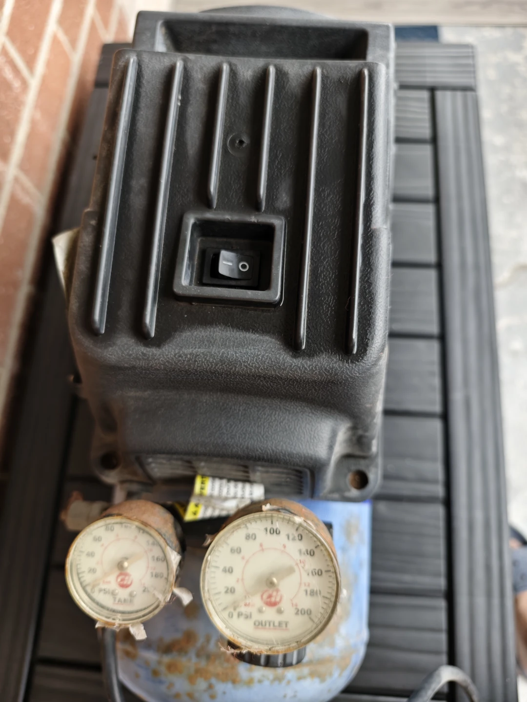 Campbell Hausfeld 100 Air Compressor - photo 2
