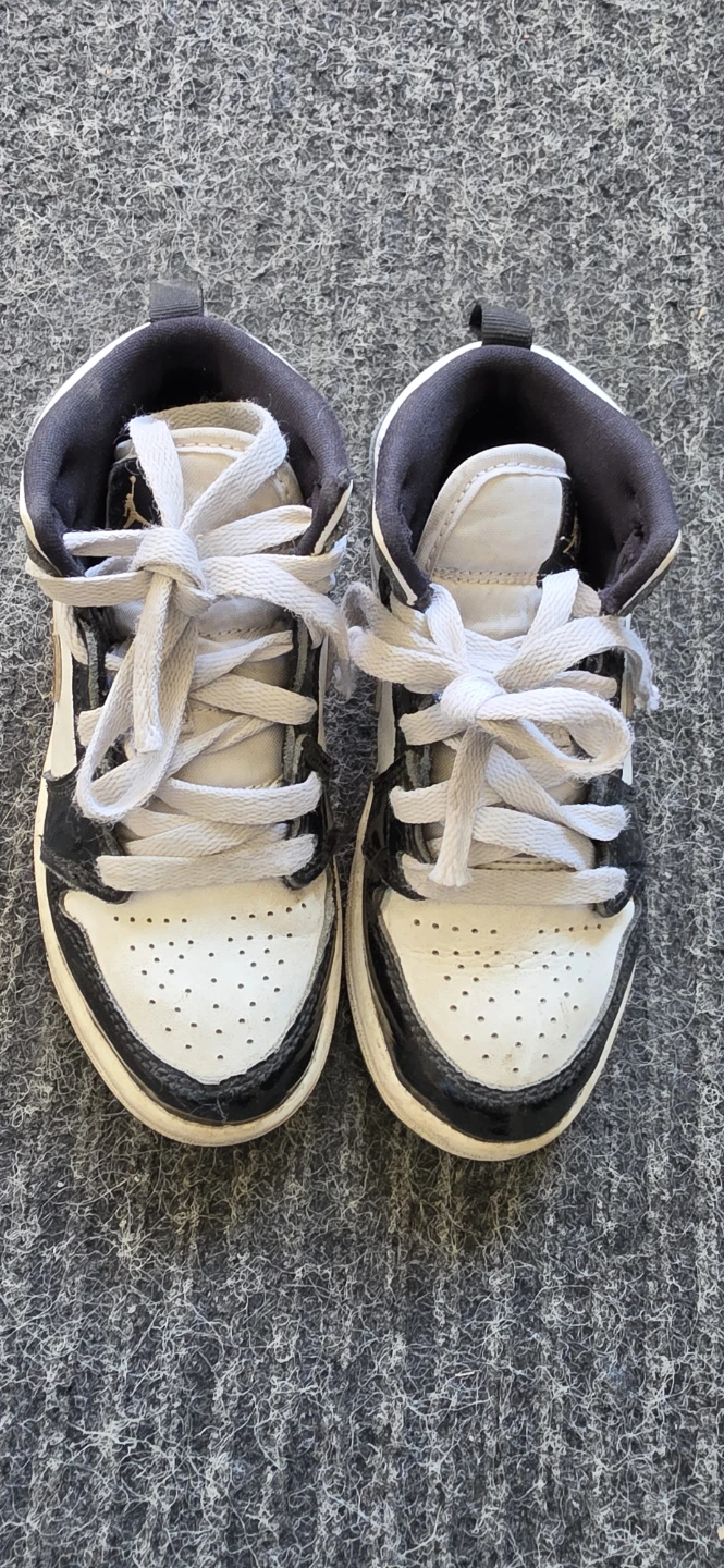 Air Jordan 1 Mid (12C) Toddler Shoes