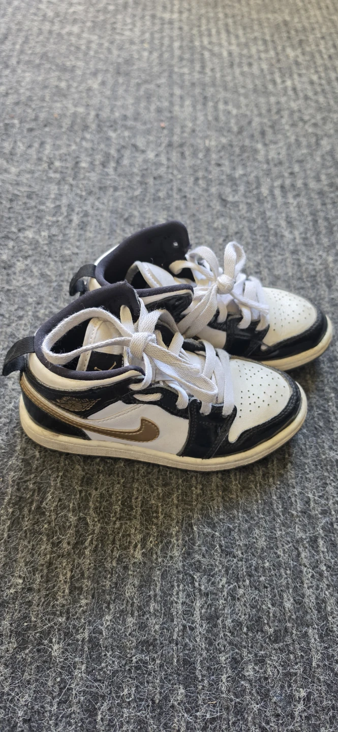 Air Jordan 1 Mid (12C) Toddler Shoes - photo 2
