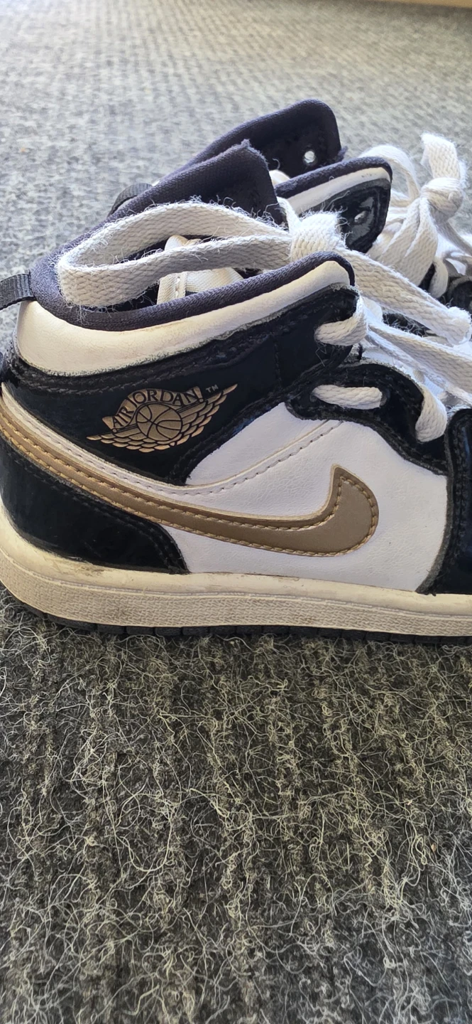 Air Jordan 1 Mid (12C) Toddler Shoes - photo 3