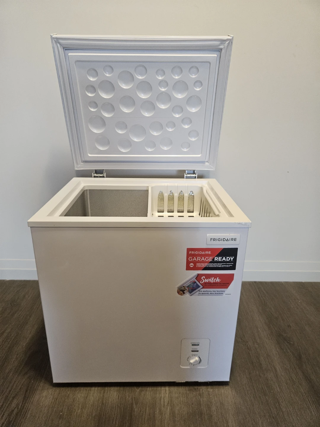 Frigidaire Garage Ready Chest Freezer - photo 2