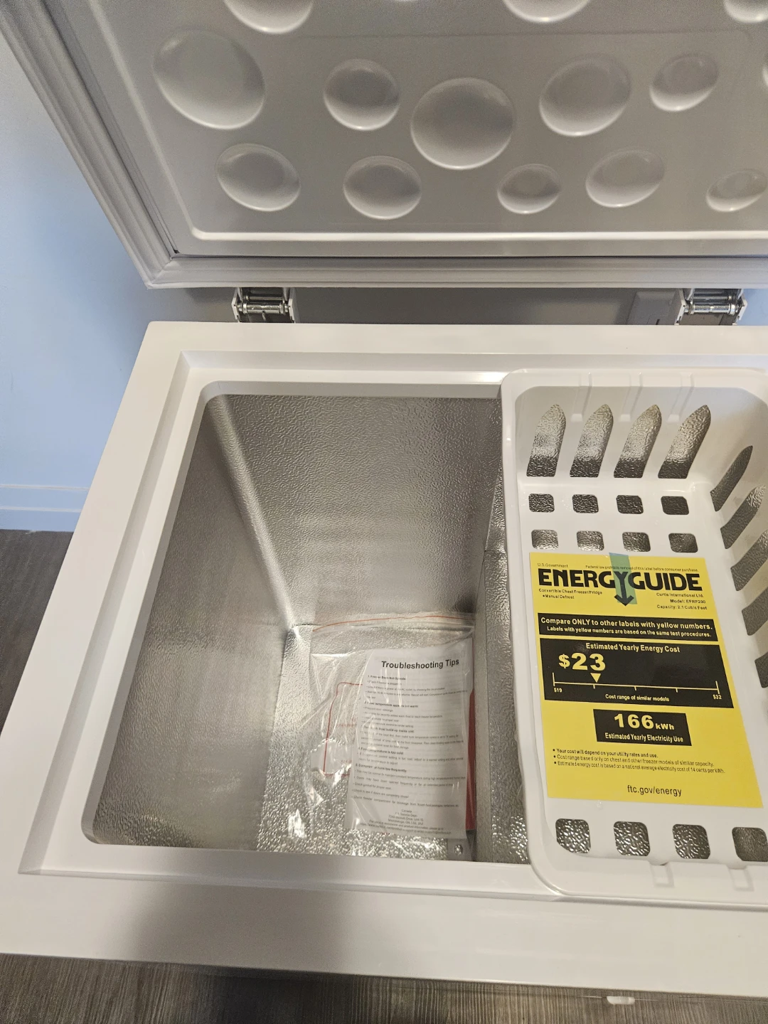 Frigidaire Garage Ready Chest Freezer - photo 3