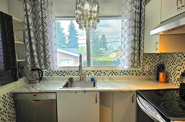 6 bed 2.5 bath house