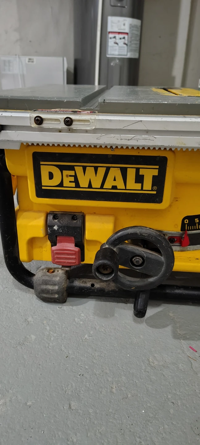DEWALT DW745 Table Saw – Needs Fence/Guide Adjustment - photo 2
