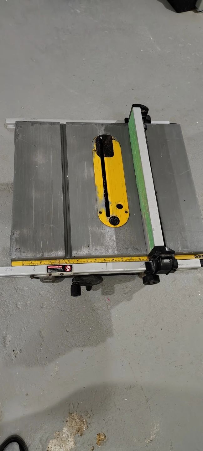 DEWALT DW745 Table Saw – Needs Fence/Guide Adjustment - photo 3