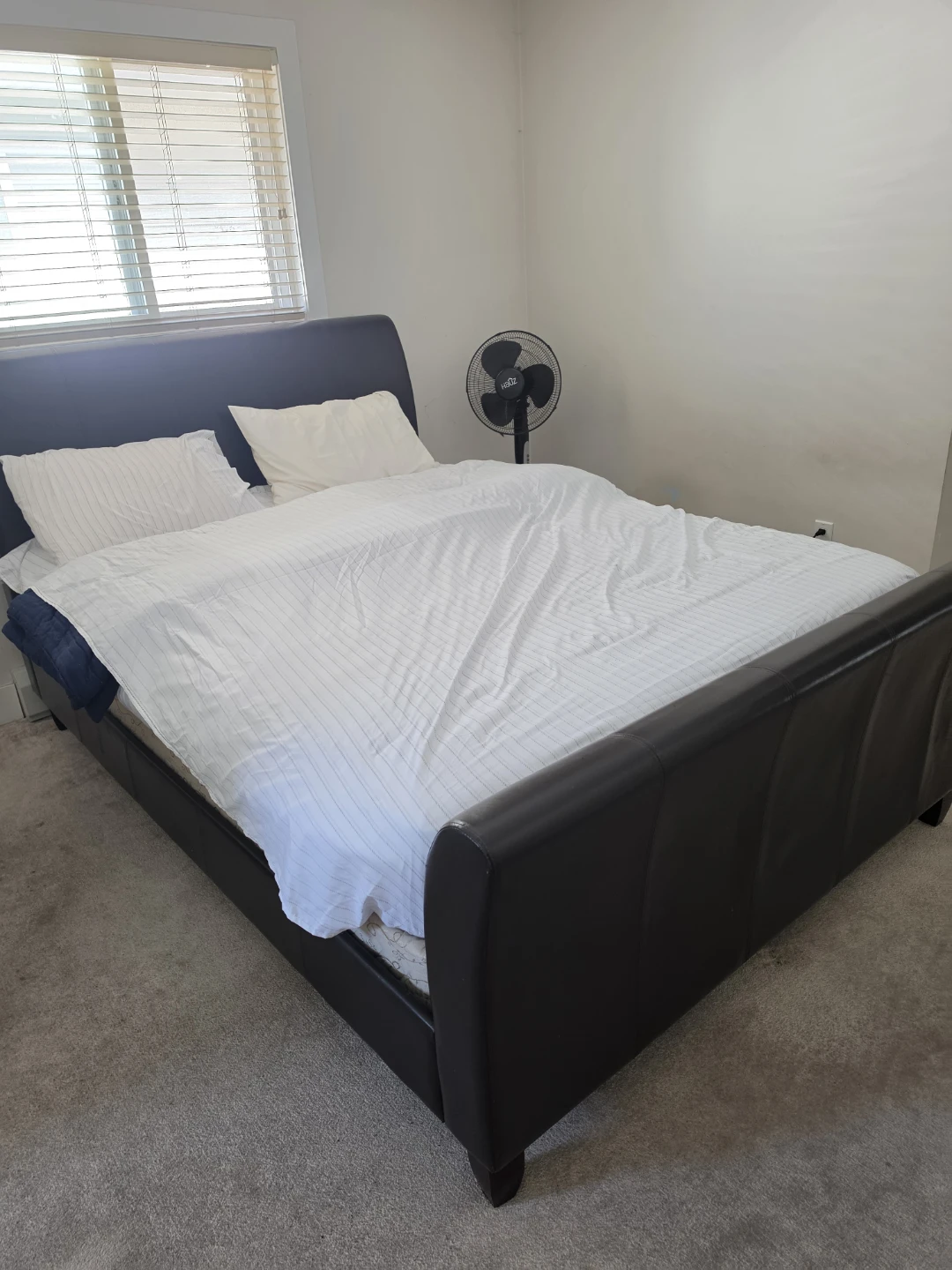 Queen Size Sleigh Bed Frame - Black Faux Leather - photo 2