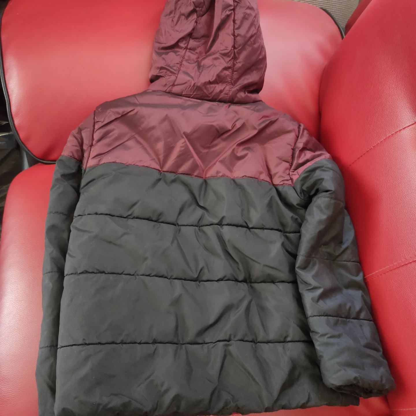 MOS: Jordan Puffer Jacket Burgundy/Black Size 6-7Years - photo 3