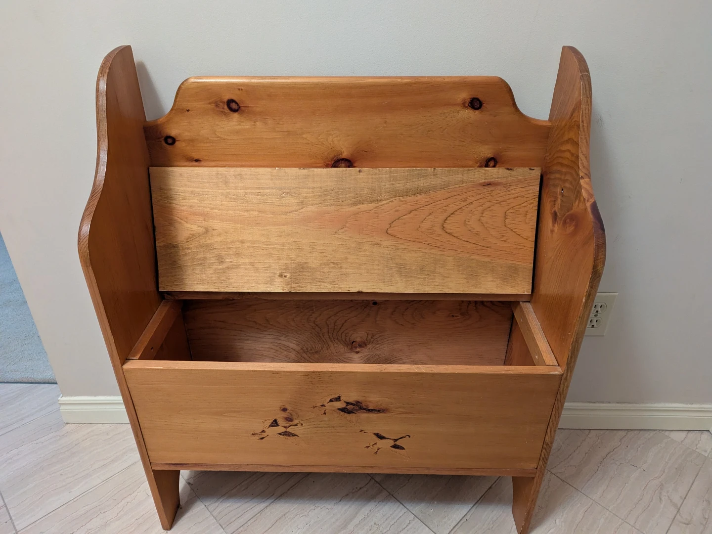Wooden storage bench with duck motif - photo 2