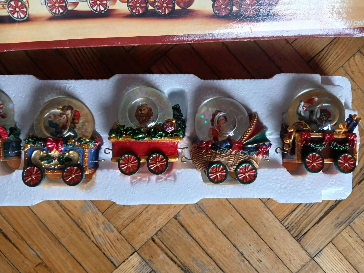 Kirkland Signature Mini Waterglobe Train Set - photo 3