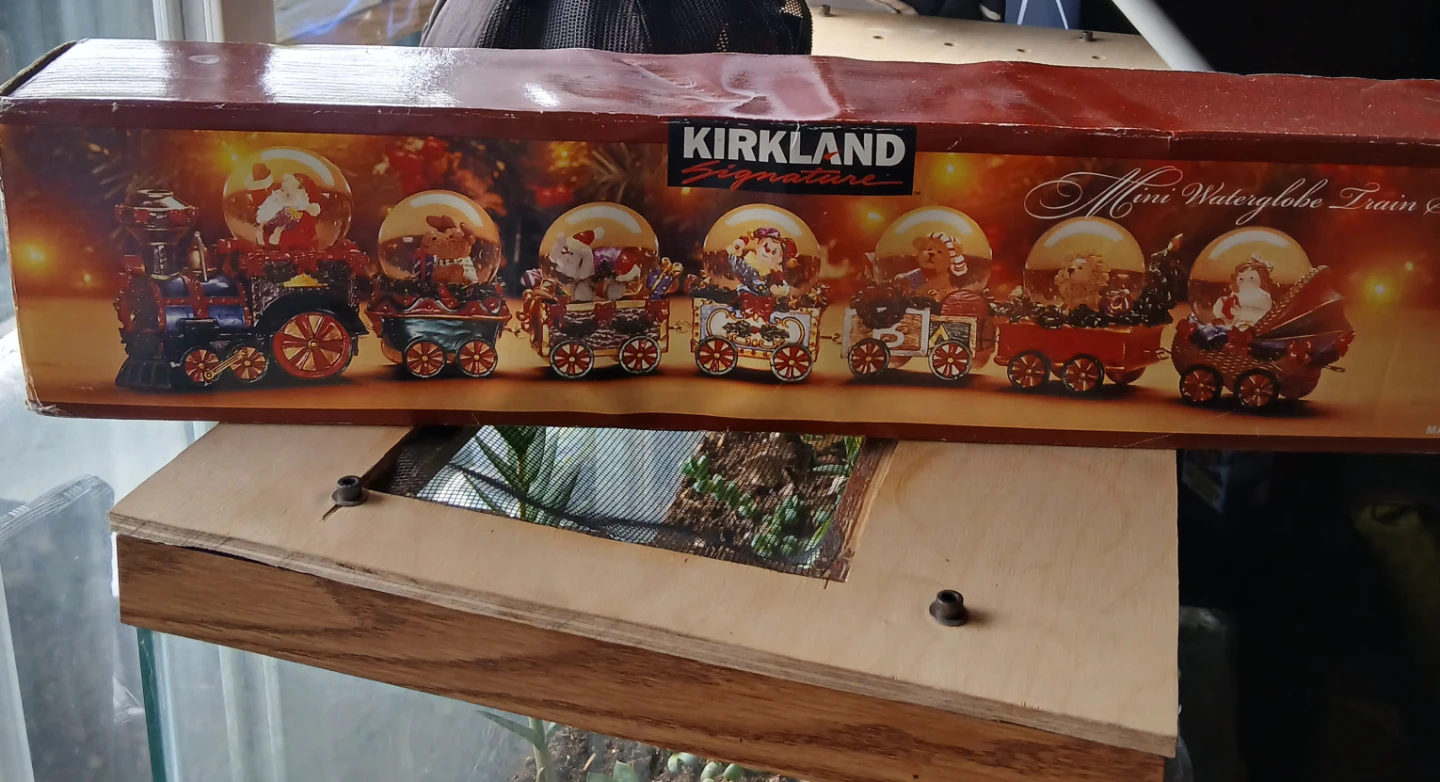 Kirkland Signature Mini Waterglobe Train Set - photo 4