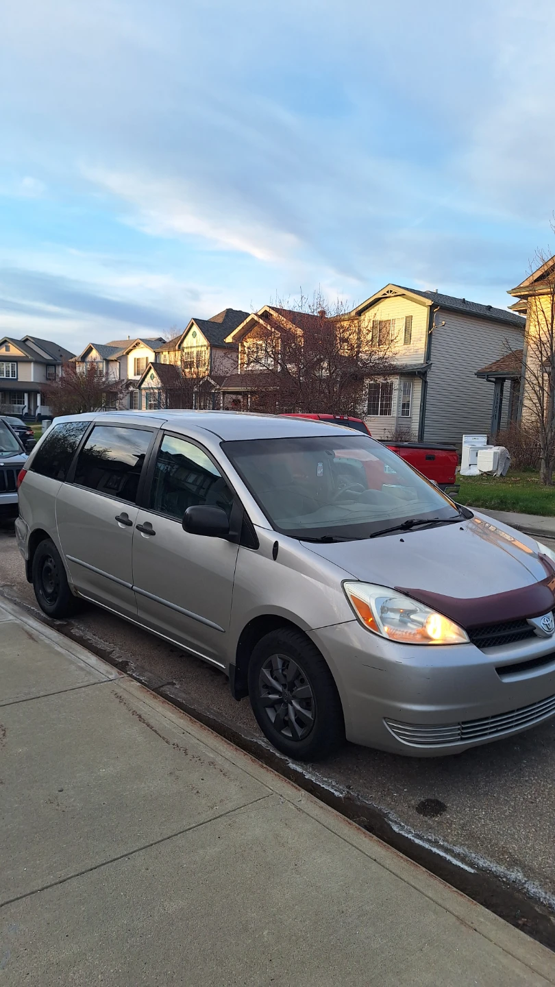 Toyota Sienna Minivan - photo 2