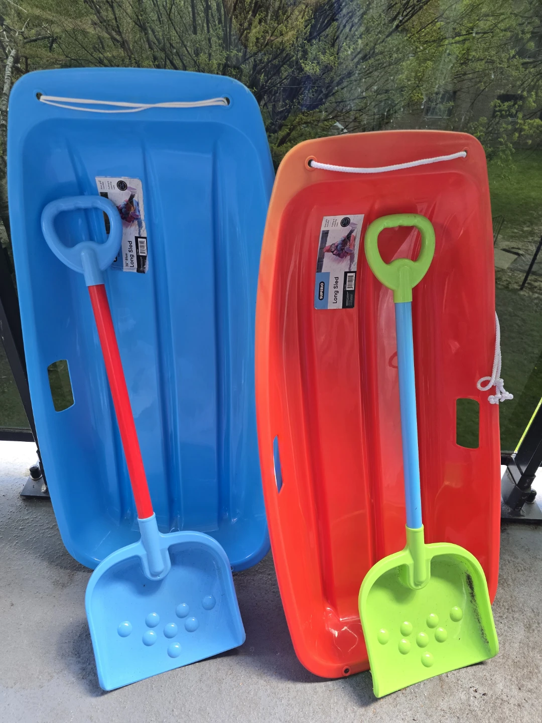 Superio Long Sled with Scoop