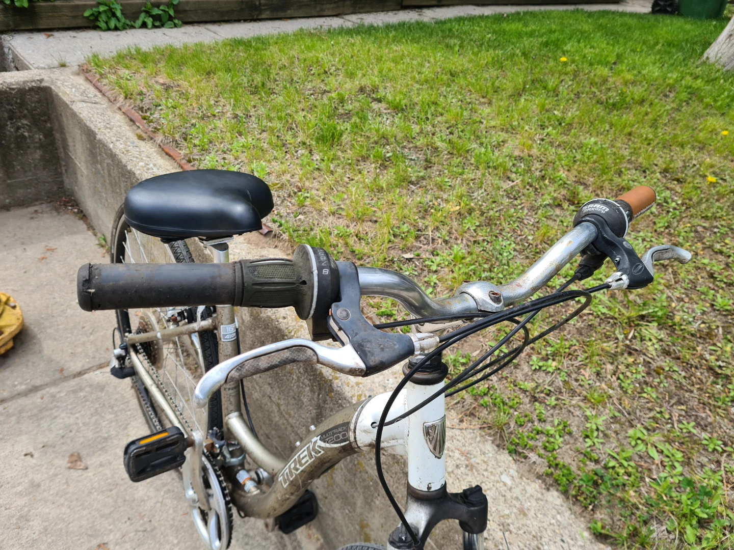 Trek Hybrid Bike - photo 2