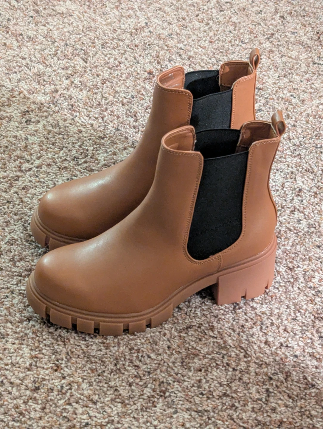 madden girl Tessa Women's Platform Chelsea Boots