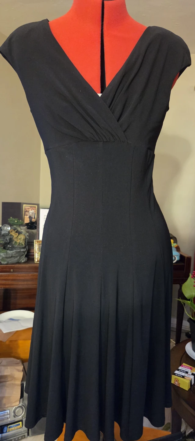 Black Cap Sleeve V-Neck Dress - photo 2