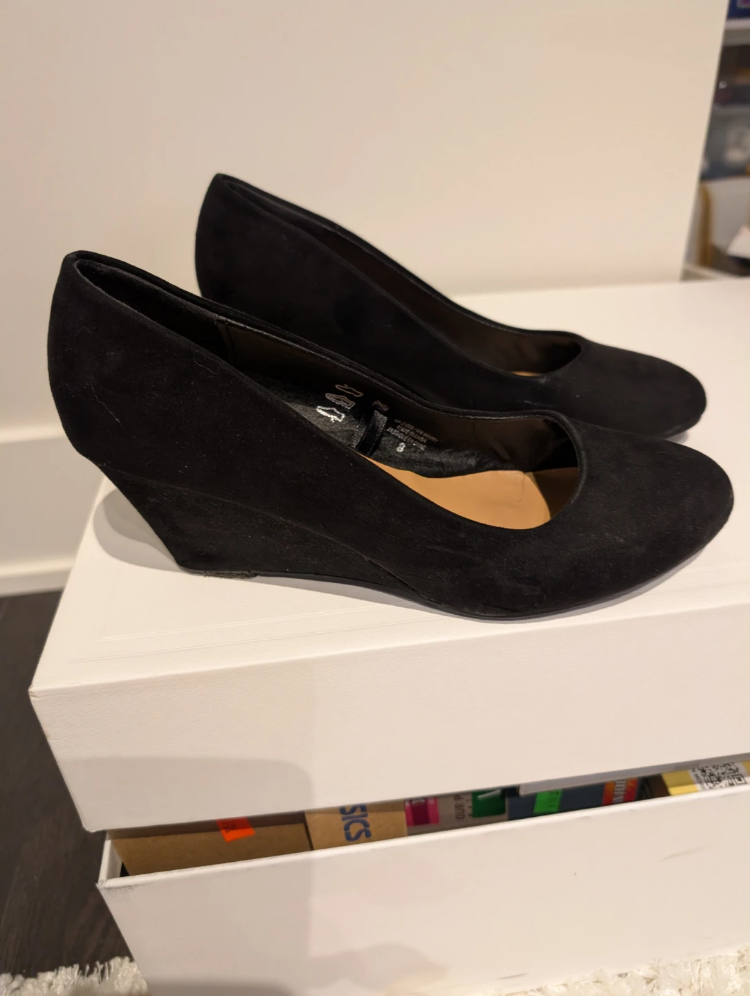 Black Wedge Heels - Size 8 - photo 4