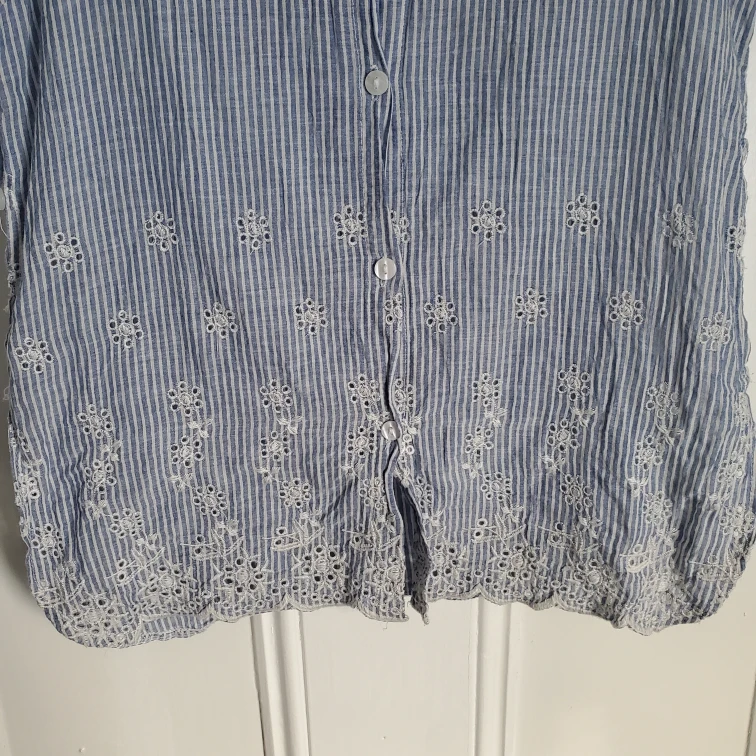 Passport 100% Cotton Chambray Sleeveless Embroidered Top - photo 2