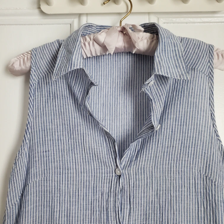 Passport 100% Cotton Chambray Sleeveless Embroidered Top - photo 3