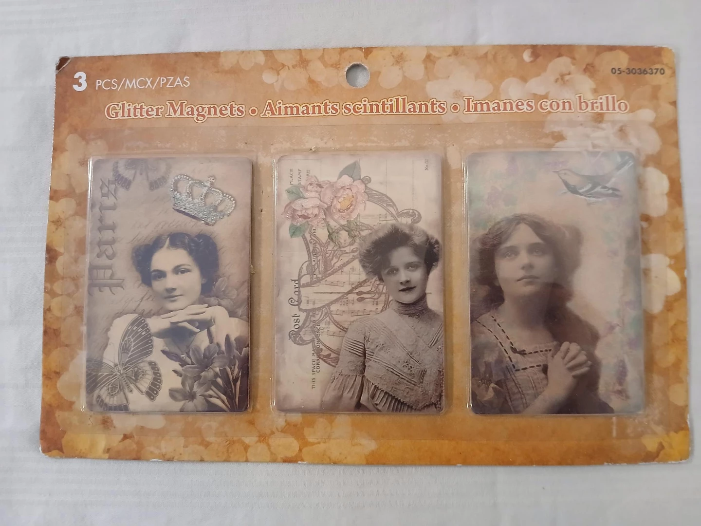 2 Sets  of 3 Glitter Magnets with Vintage Designs. $3 each pk. - photo 2