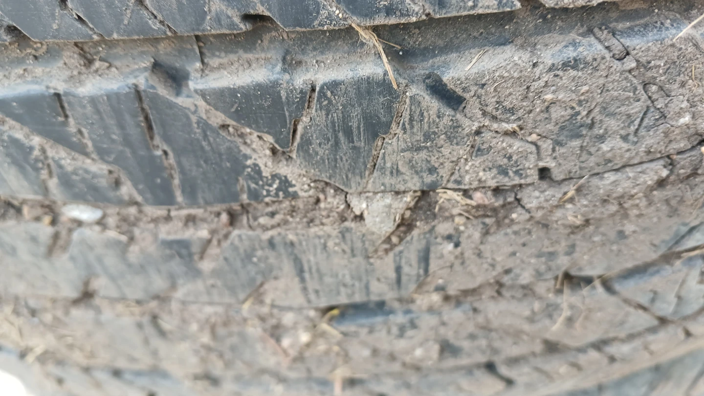 275/60R20 Tires - photo 3