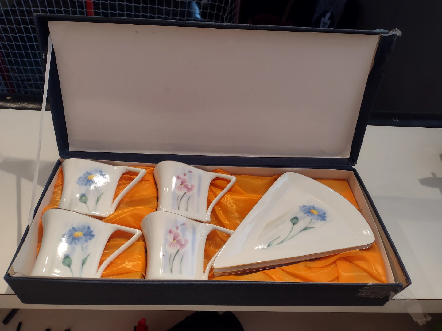 Tea Set with Cups and Saucer - photo 5