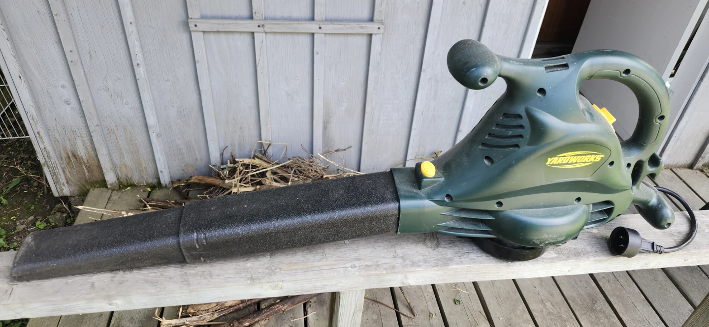 Yardworks Electric Leaf Blower