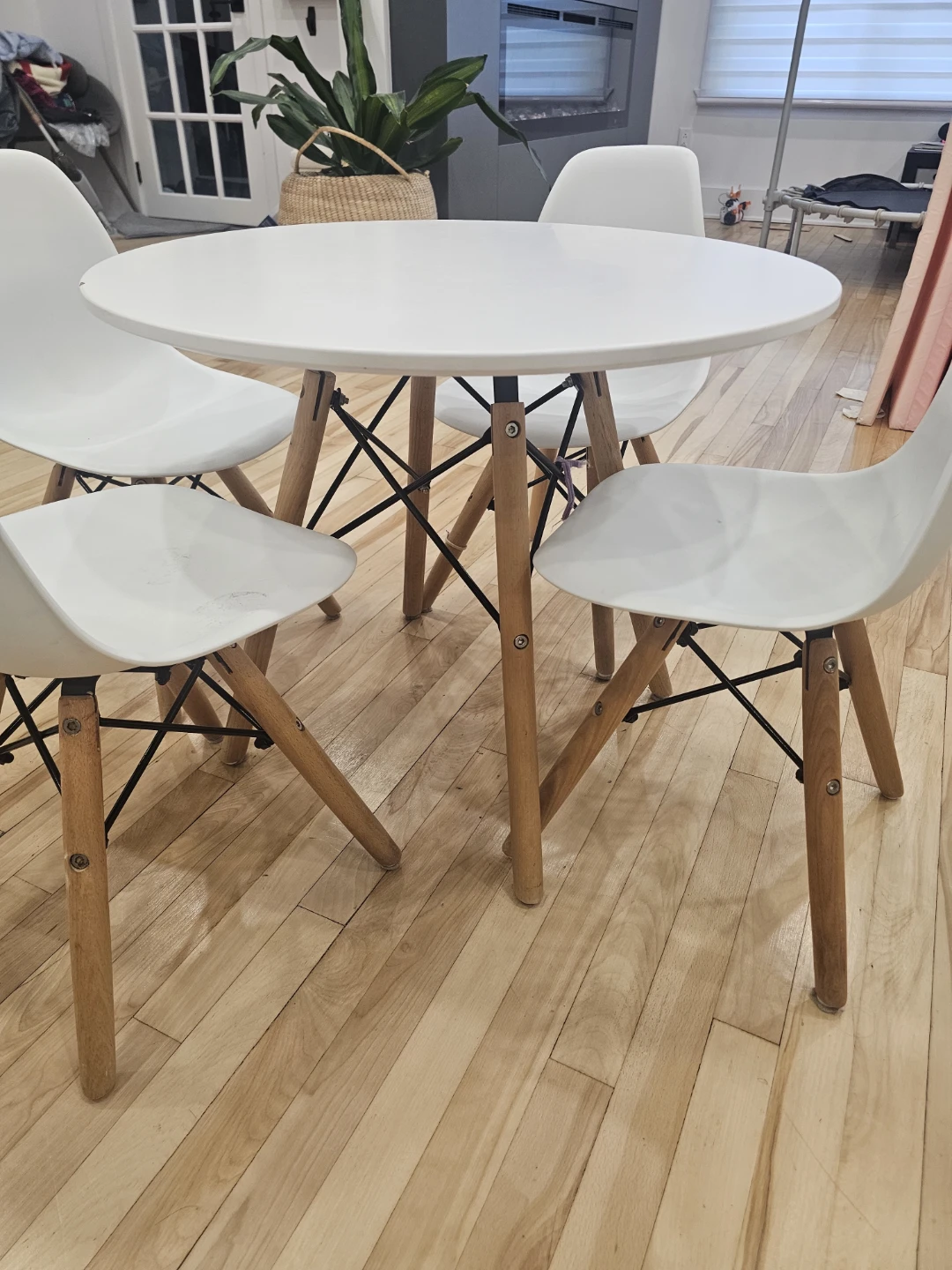 White Round Kids Table with 4 Chairs
