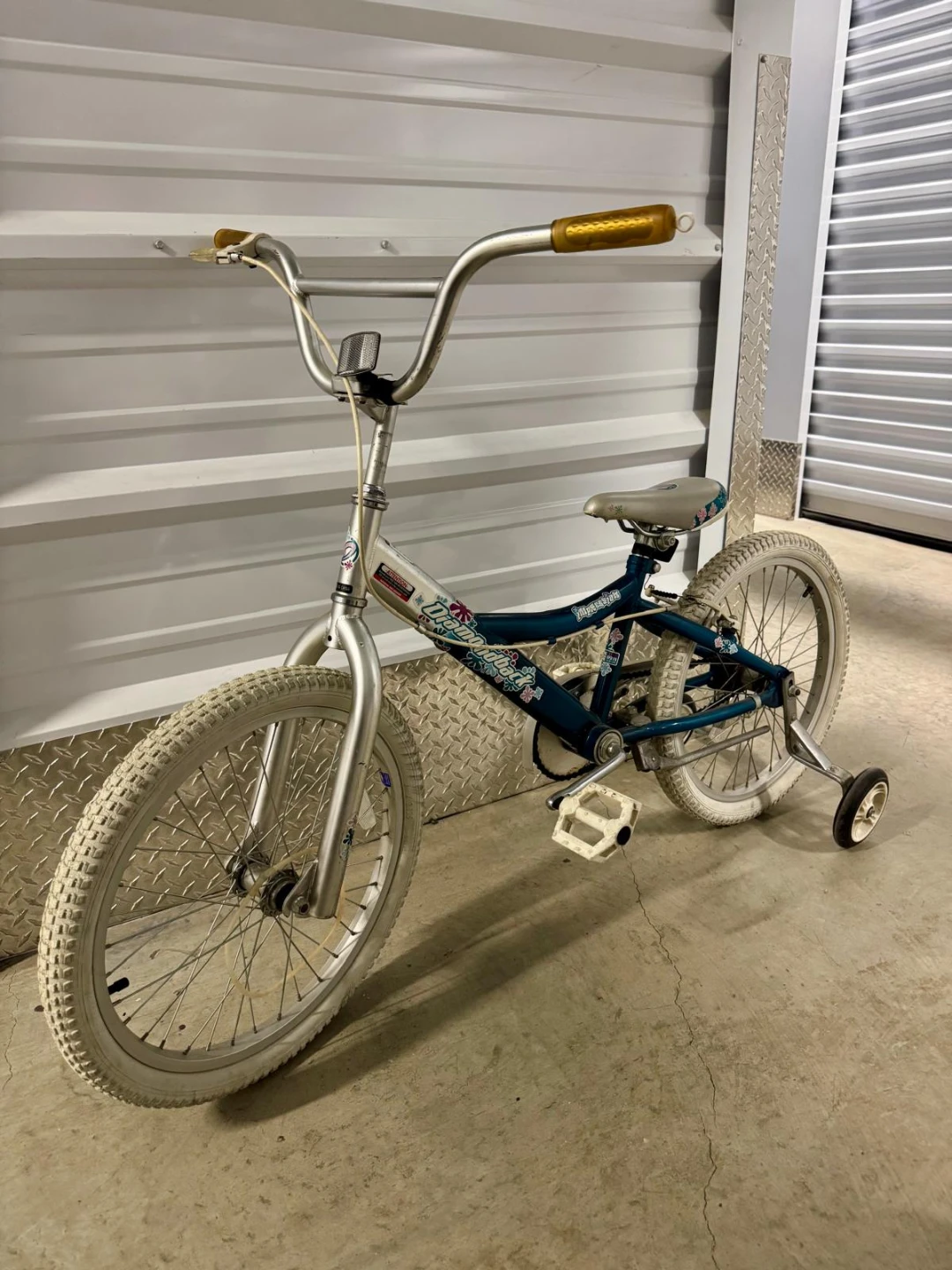Girls' Bicycle with Training Wheels