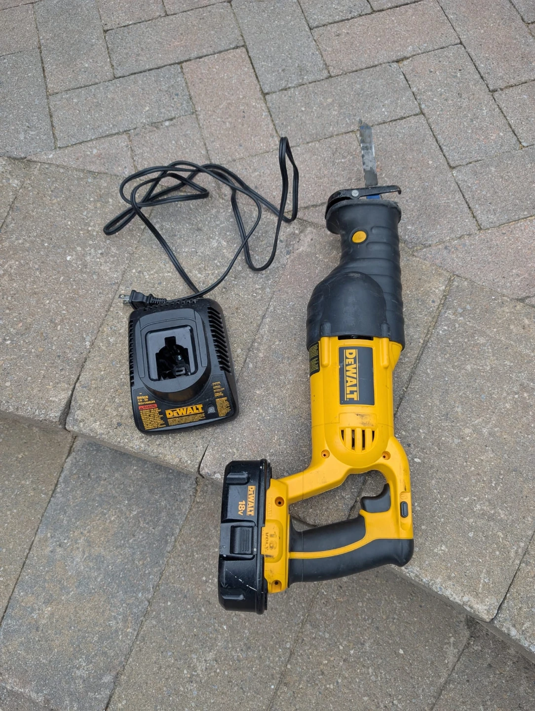 DeWalt DC385 18V Cordless Reciprocating Saw with Charger