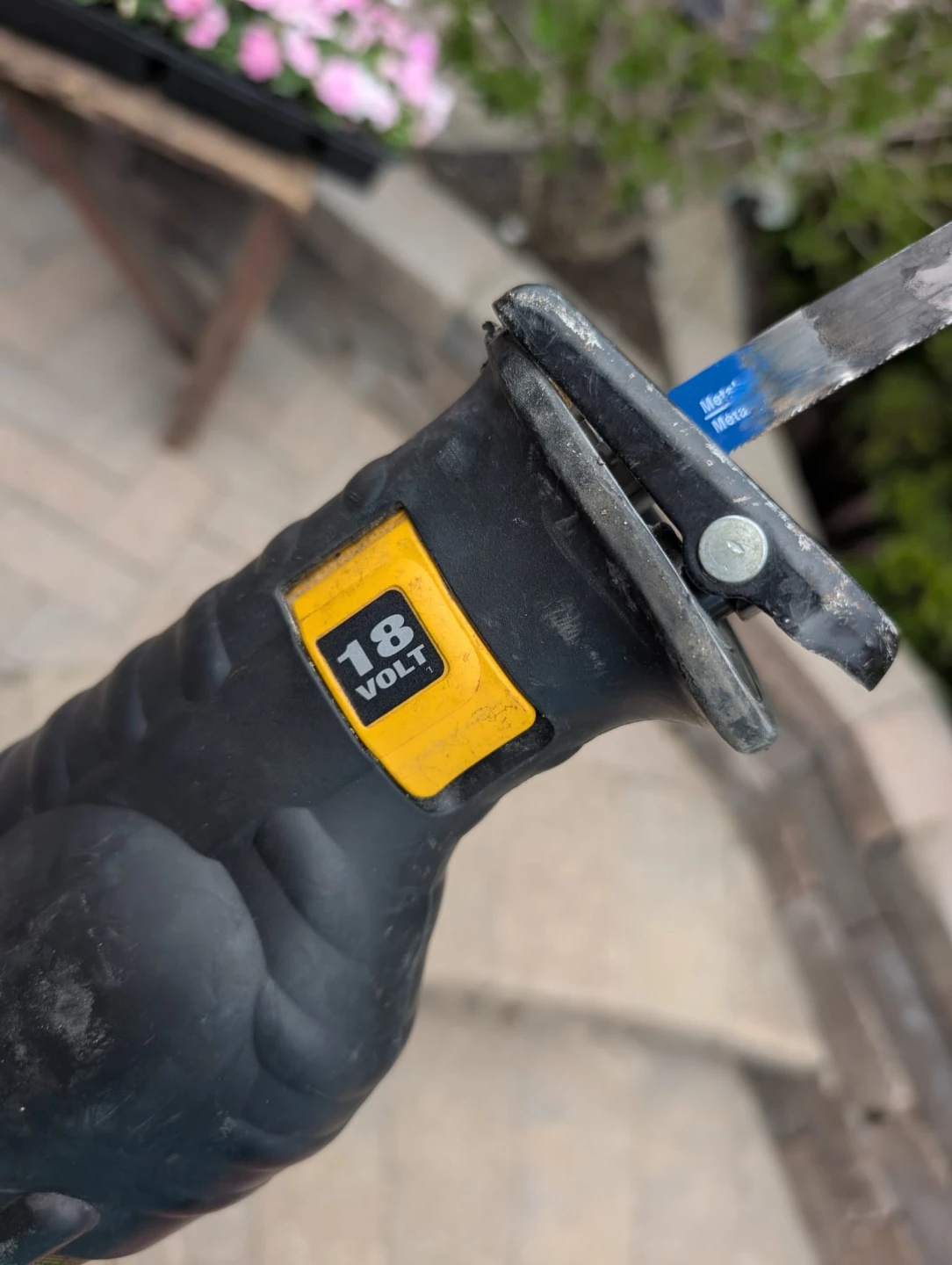 DeWalt DC385 18V Cordless Reciprocating Saw with Charger - photo 3
