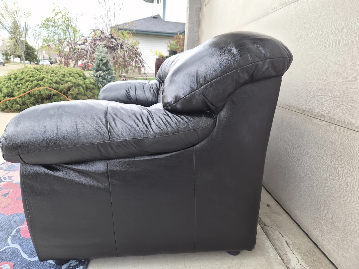 Black Leather Loveseat - photo 3