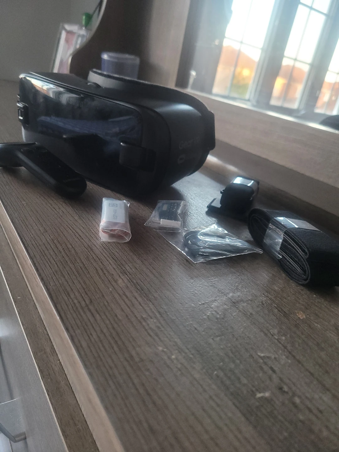 Samsung Gear VR Virtual Reality Headset with Controller - photo 2