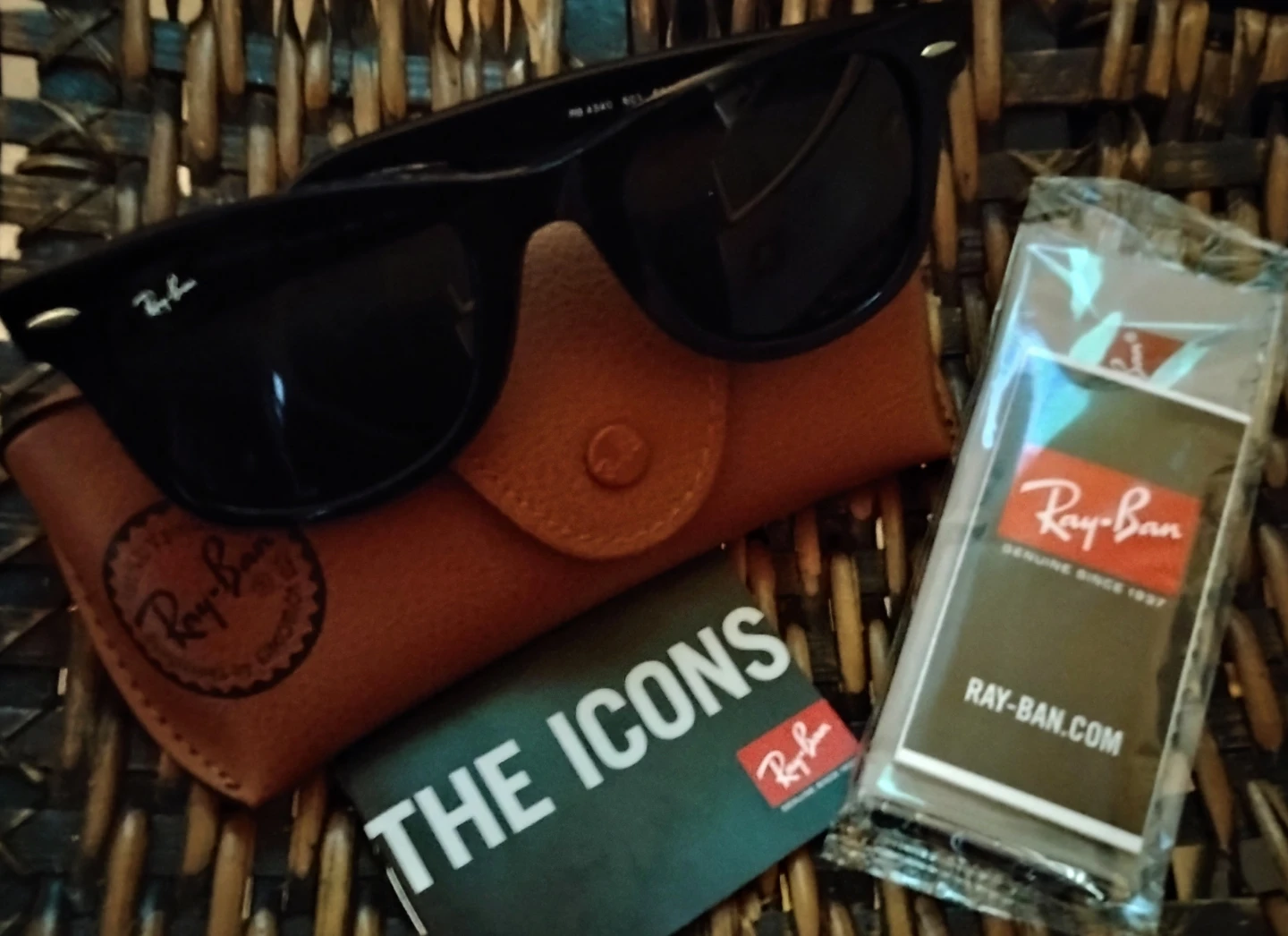 2Ray Ban Wayfarer Sunglasses Black