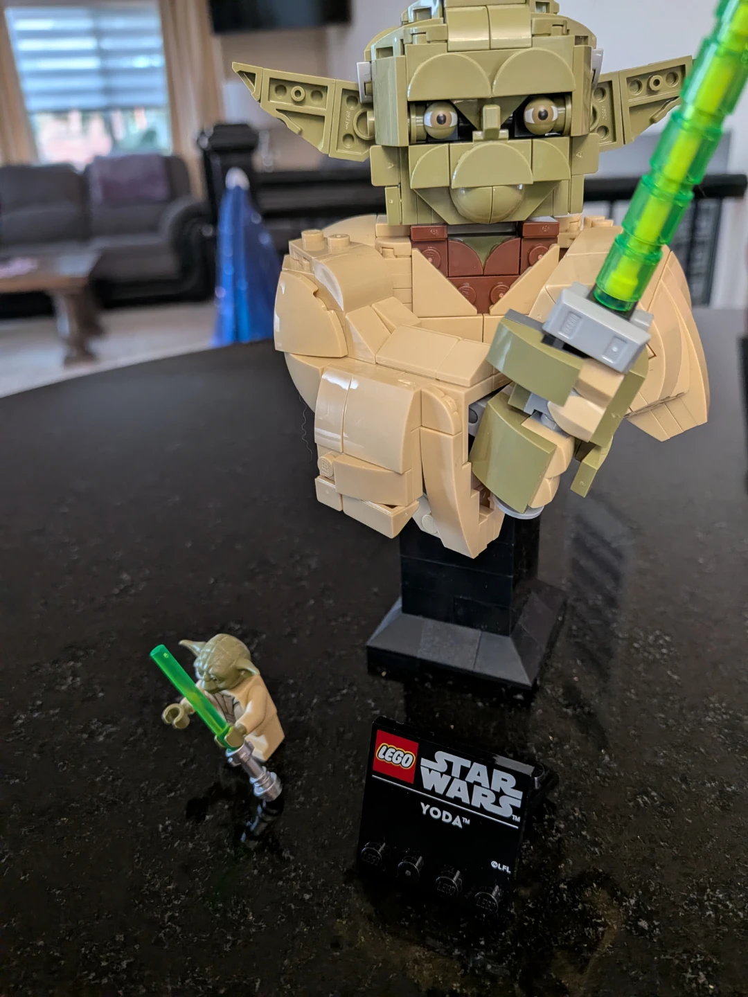 LEGO Star Wars Yoda Bust with Mini-figure - photo 2
