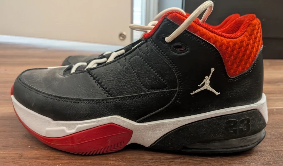 Air Jordan Max Aura 3 Bred - photo 3